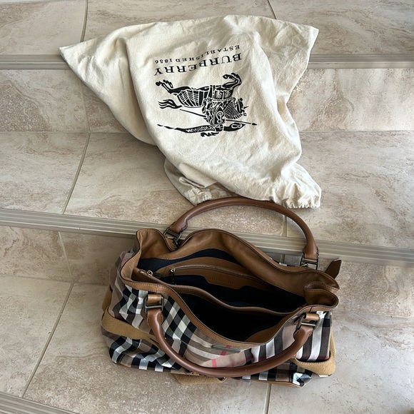 Burberry Brecon House Check Tote Bag - Picture 3 of 16